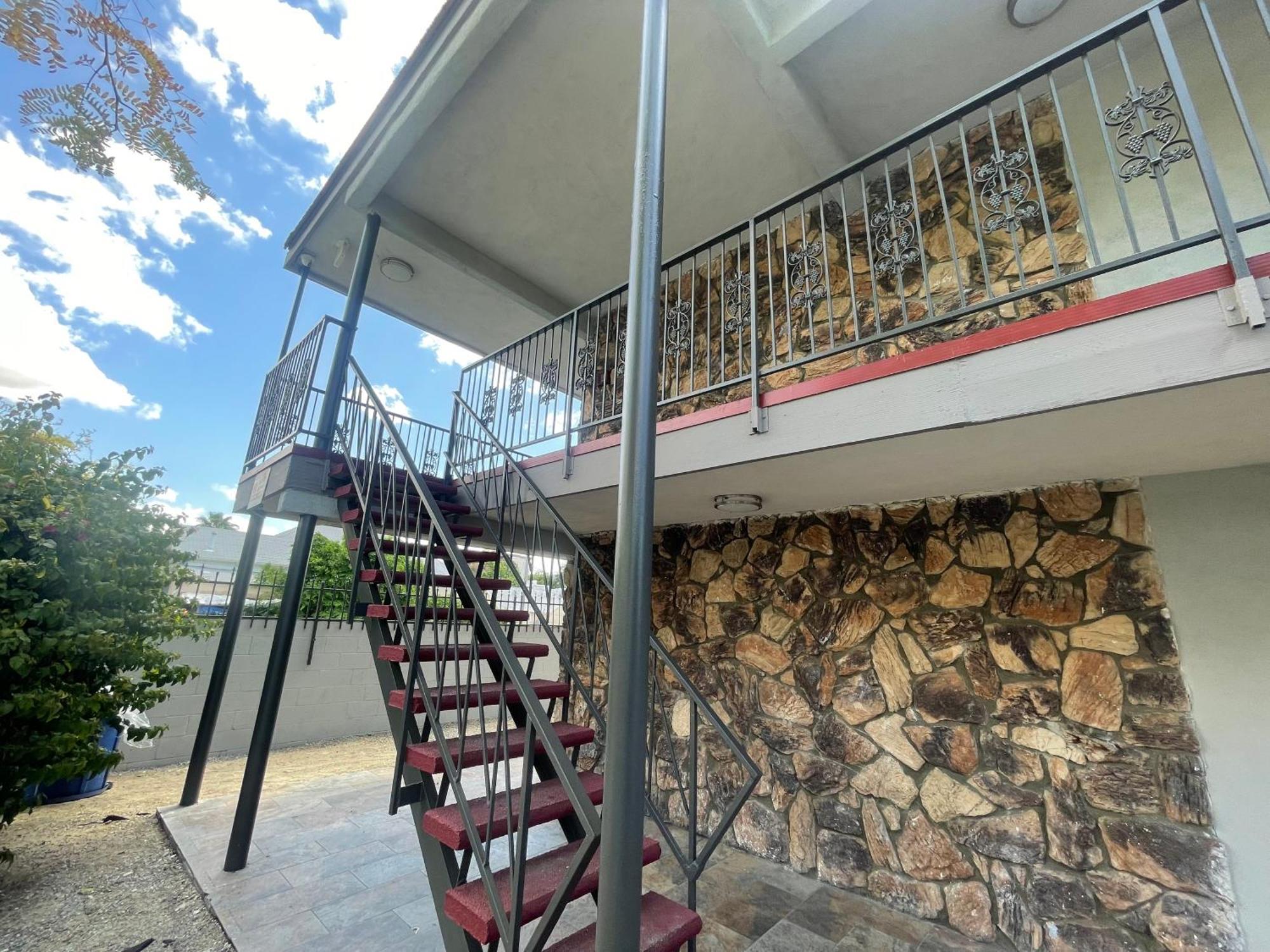 Simplestay Suites - Downtown Сан Бернардино Екстериор снимка