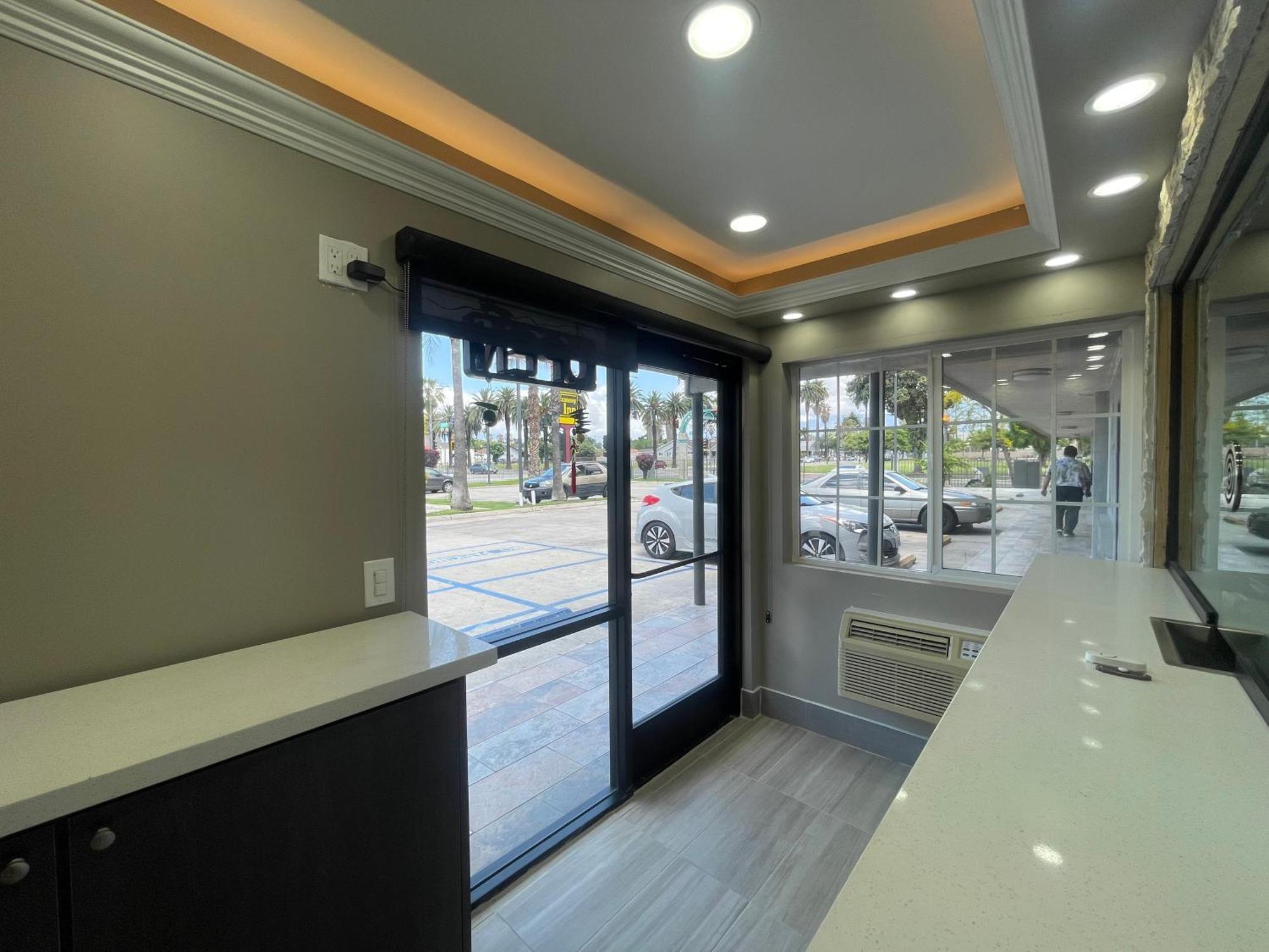 Simplestay Suites - Downtown Сан Бернардино Екстериор снимка